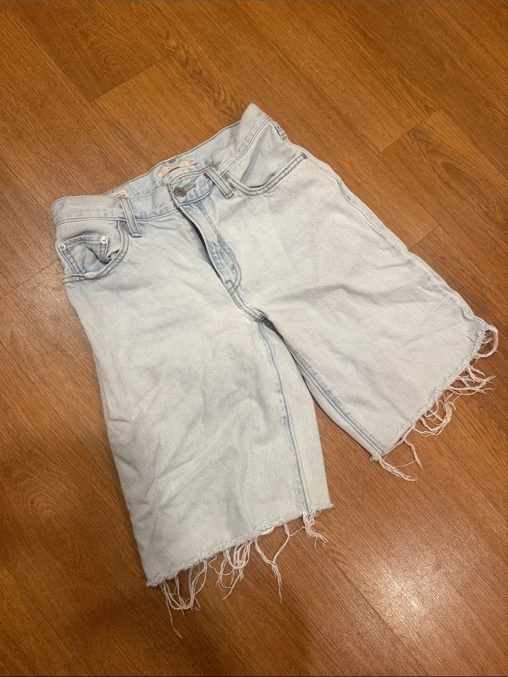 Levi’s Baggy Dad jorts